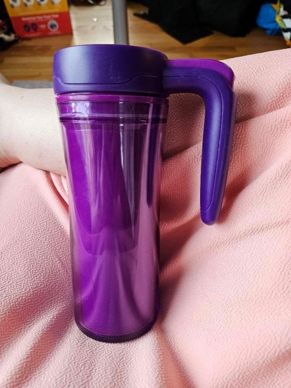 Contigo purple travel mug with ergonomic handle Autoseal Technology